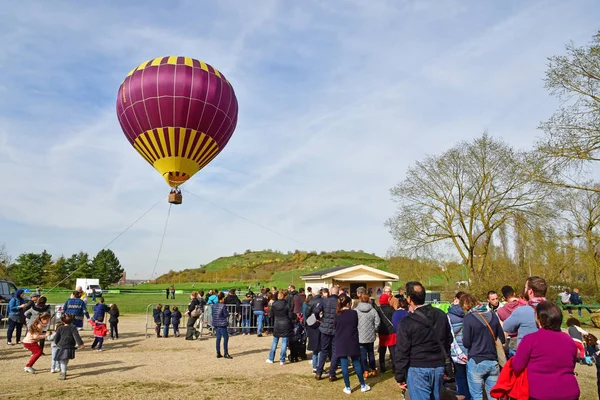 Les Mureaux Frankrike Mars 2017 Luftballong Sautour Park — Stockfoto