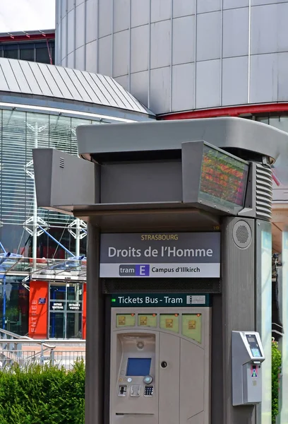 Страсбург Франция Июля 2016 Года Трамвай Автобус Распространитель Билетов — стоковое фото