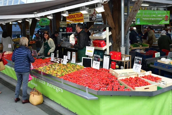Pouliguen Francia Abril 2017 Fresas Mercado —  Fotos de Stock