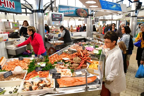 Pornichet France April 2017 Ein Fischgeschäft Auf Dem Überdachten Markt — Stockfoto
