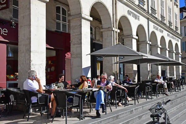 Saint Germain Laye Francia Agosto 2016 Pintoresco Bar Cerca Plaza — Foto de Stock