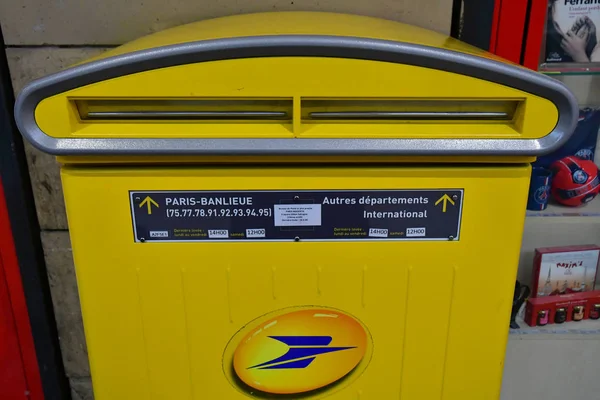 Παρίσι Γαλλία Μάρτιος 2018 Ταχυδρομικό Κουτί Σιδηροδρομικό Σταθμό Paris Nord — Φωτογραφία Αρχείου