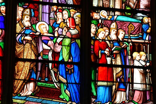 Les Andelys 2018年3月21日 巴黎圣母院大学教堂的彩色玻璃窗户 — 图库照片