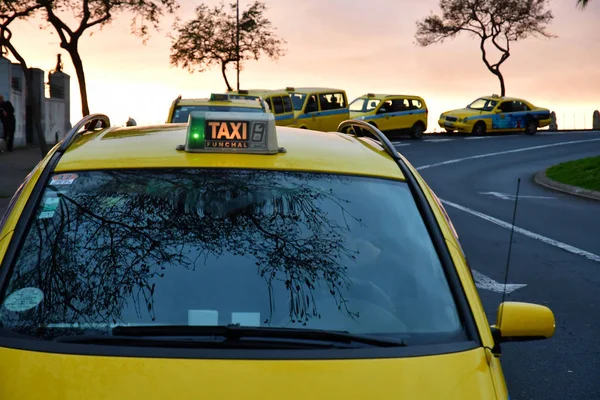Фуншал Португалія 2018 Лютого Жовті Таксі Заході Міста — стокове фото