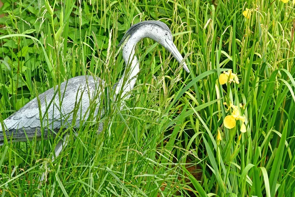 Les Mureaux France Mai 2017 Sculpture Oiseaux Dans Jardin Potager — Photo