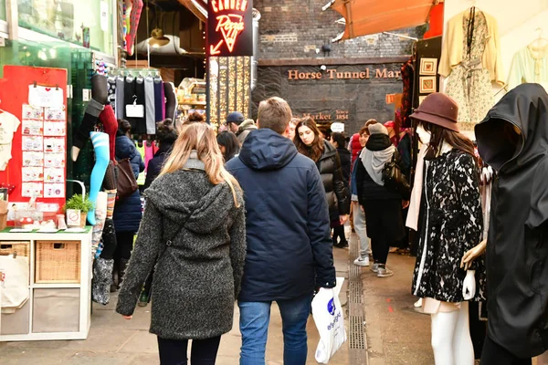 英国伦敦 2018年3月11日 风景如画的坎登市场的服装店 — 图库照片