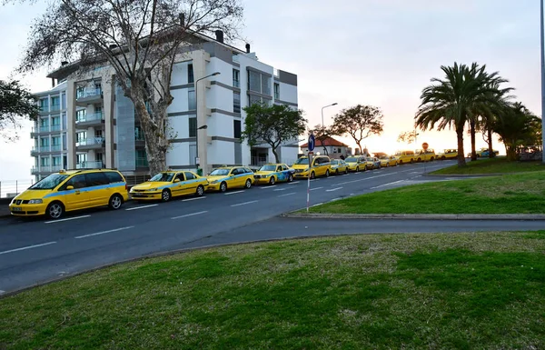 葡萄牙丰查尔 2018年2月21日 城市西部的黄色出租车 — 图库照片