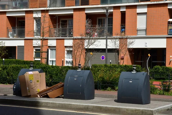 Cergy Francie Duben 2018 Odpadu Moderním Městě — Stock fotografie