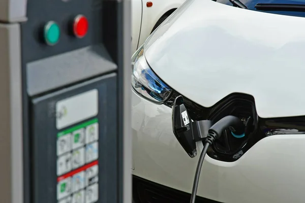 Les Mureaux France May 2016 Recharging Battery Electric Car — Stock Photo, Image