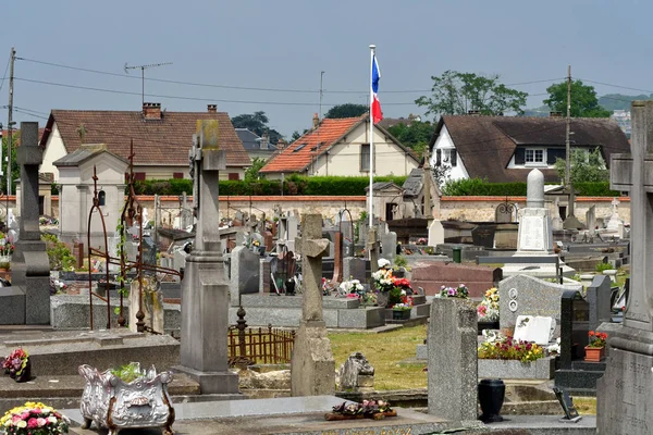 Les Mureaux Frankrike Juni 2018 Kyrkogården — Stockfoto