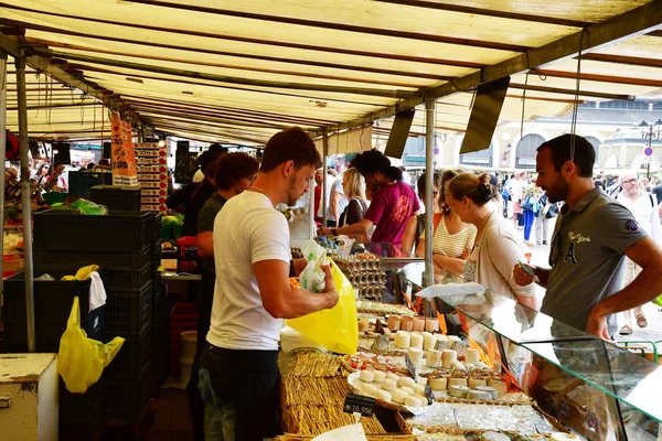 Versalles Francia Junio 2018 Mercado Notre Dame —  Fotos de Stock