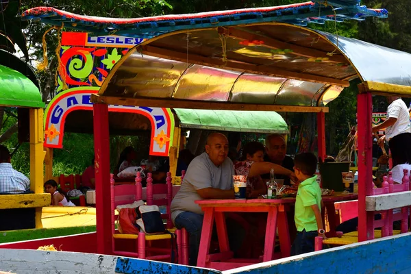 Mexico Mexicaanse Eenheidsstaat Mei 2018 Toeristisch Restaurant Boot Aan Gracht — Stockfoto