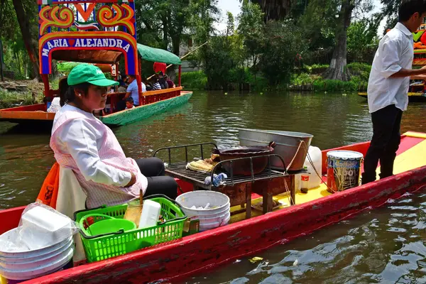 Mexiko Mexické Ameri Května 2018 Turisty Restaurační Loď Kanále Čtvrti — Stock fotografie