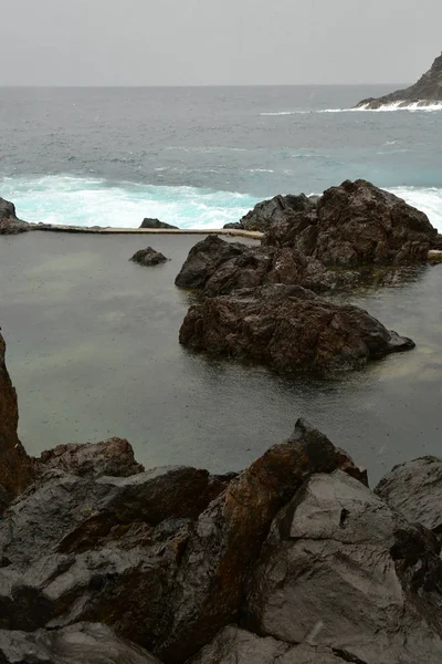 Porto Moniz Madeira Portekiz Şubat 2018 Volkanik Kaya Doğal Havuzda — Stok fotoğraf