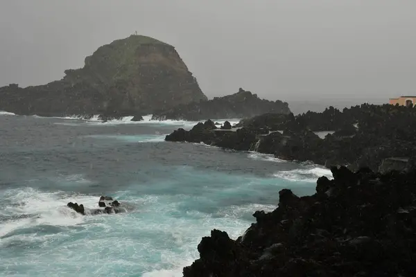 Porto Moniz Madeira Portekiz Şubat 2018 Volkanik Kaya Doğal Havuzda — Stok fotoğraf