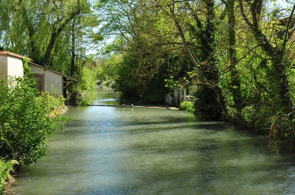 Armenonville Francia Maggio 2016 Fiume Nel Pittoresco Villaggio — Foto Stock