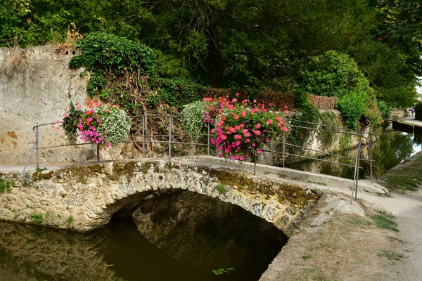 Chevreuse September16 2018 夏天风景如画的城市 — 图库照片