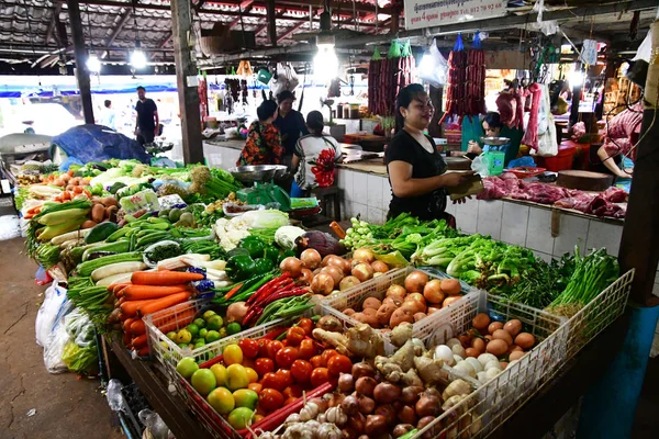シェムリ アップ カンボジア王国 2018 絵のような市場での食品 — ストック写真