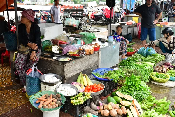 12月 越南社会主义共和国 2018年8月18日 风景如画的日报市场 — 图库照片