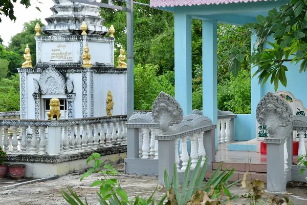 Kampong Tralach Reino Camboya Agosto 2018 Tumba Sitio Pagoda Wat —  Fotos de Stock