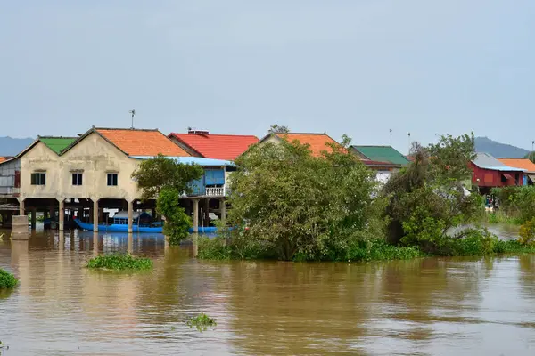 Kampong Chhnang Βασίλειο Της Καμπότζης Αύγουστος 2018 Ένα Γραφικό Πλωτό — Φωτογραφία Αρχείου