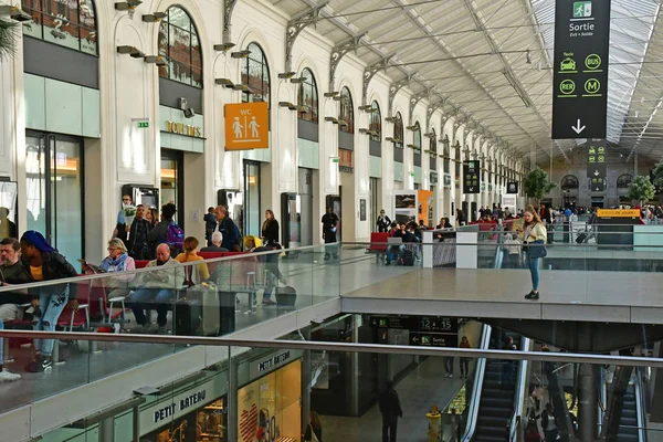 Paris Frankreich September 2018 Geschäft Bahnhof Saint Lazare — Stockfoto