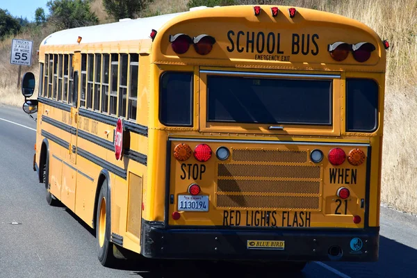 Σαν Φρανσίσκο Ηπα Ιούλιος 2015 Σχολικό Λεωφορείο Στο Δρόμο Μας — Φωτογραφία Αρχείου