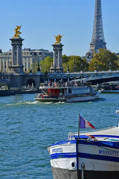 París Francia Septiembre 2018 Río Sena Cerca Del Puente Alexandre —  Fotos de Stock
