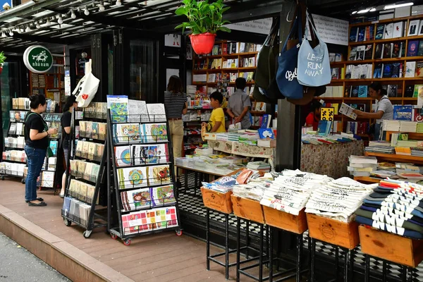 Chi Minh City Saigon Vietnamin Sosialistinen Tasavalta Elokuu 2018 Kirjakaupan — kuvapankkivalokuva