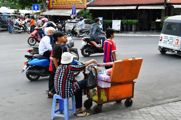 Пномпень Королевство Камбоджа Августа 2018 Года Закуски Центре Города — стоковое фото