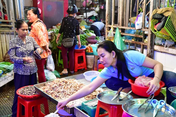 Phnom Penh Reino Camboja Agosto 2018 Mercado Coberto Construído Pelos — Fotografia de Stock