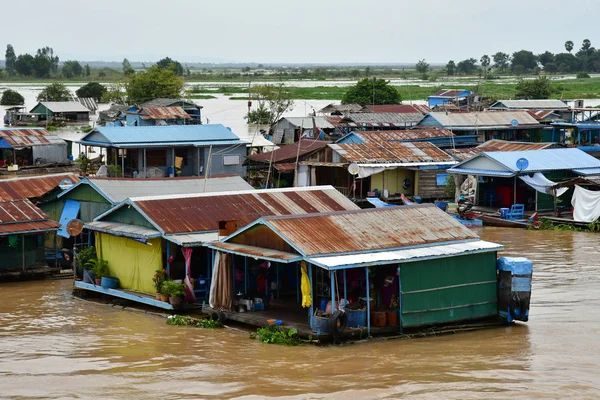 Kampong Chhnang Reino Camboya Agosto 2018 Pintoresco Pueblo Flotante Cerca — Foto de Stock