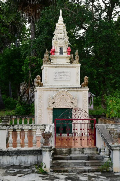 Kampong Tralach Regno Cambogia Agosto 2018 Tomba Nel Sito Wat — Foto Stock