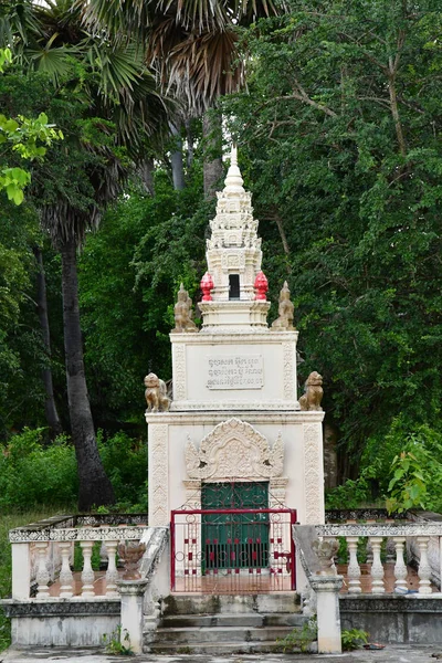 Kampong Tralach Royaume Cambodge Août 2018 Tombe Sur Site Pagode — Photo