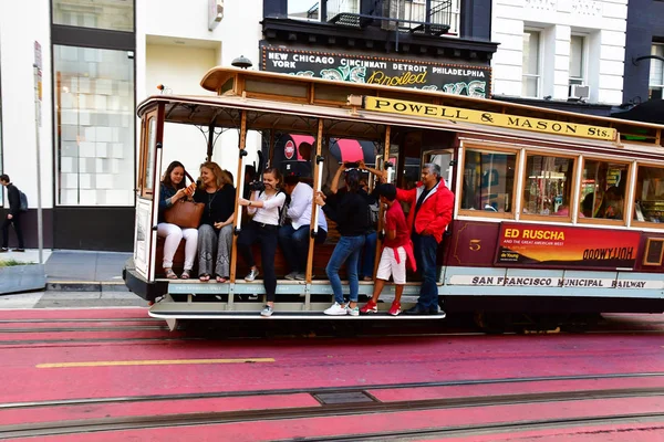 サンフランシスコ アメリカ合衆国 2016 市内中心部の通りのケーブルカー — ストック写真
