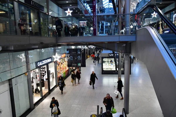 Paříž Francie Listopadu 2018 Obchod Pařížské Saint Lazare Station — Stock fotografie