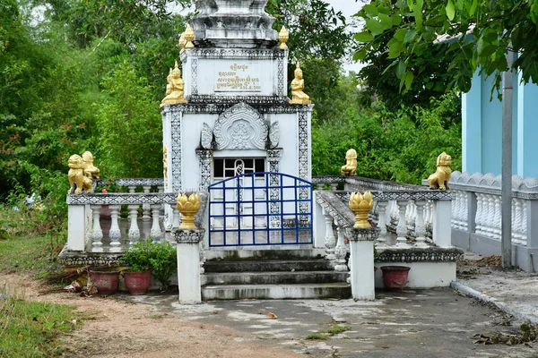 Kampong Tralach Reino Camboja Agosto 2018 Sepultura Sítio Pagode Wat — Fotografia de Stock