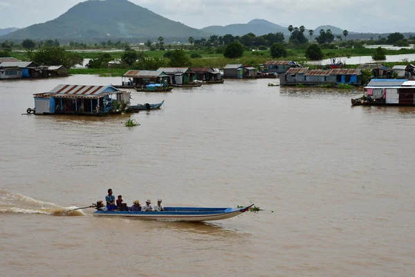 Kampong Chhnang Reino Camboya Agosto 2018 Pintoresco Pueblo Flotante Cerca — Foto de Stock