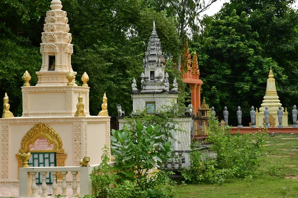 Кампонг Tralach Королівство Камбоджі Серпень 2018 Гробниця Сайт Пагода Ват — стокове фото