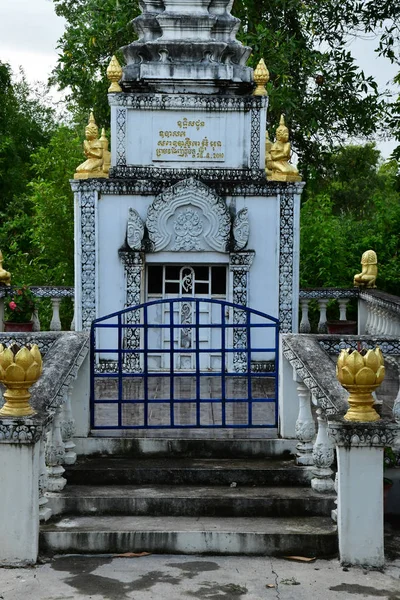Kampong Tralach Royaume Cambodge Août 2018 Tombe Sur Site Pagode — Photo