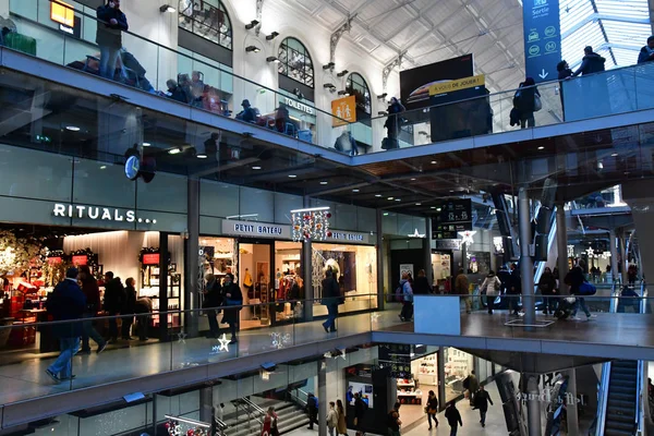 Paris France November 2018 Shop Paris Saint Lazare Station — Stockfoto