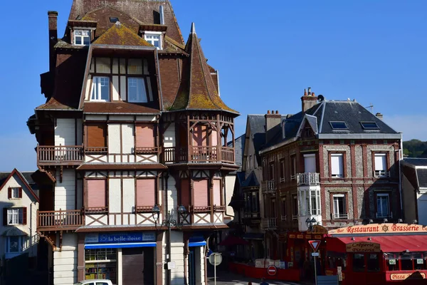 Étretat Frankrike Maj 2017 Restaurang Nära Stranden — Stockfoto