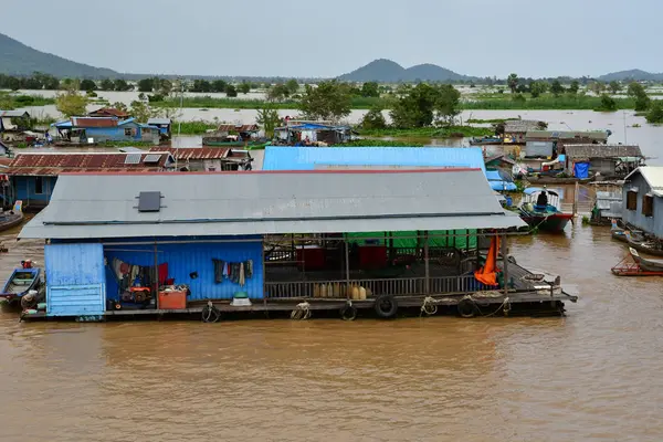 Kampong Chhnang Reino Camboya Agosto 2018 Pintoresco Pueblo Flotante Cerca — Foto de Stock