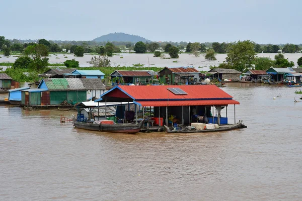 Kampong Chhnang Βασίλειο Της Καμπότζης Αύγουστος 2018 Ένα Γραφικό Πλωτό — Φωτογραφία Αρχείου