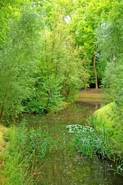 Les Mureaux Frankrike September 2017 Maison Bouvaist Parken Nära Floden — Stockfoto