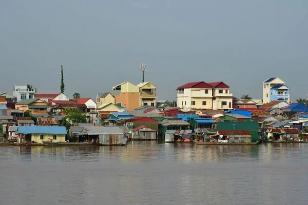 柬埔寨王国 2018年8月21日 从船上的河边景色 — 图库照片