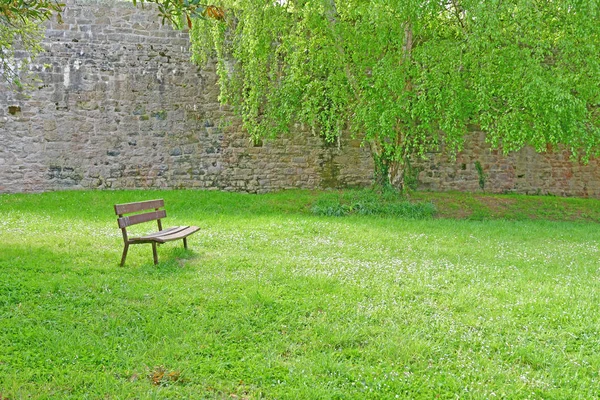 Guerande Francia Abril 2017 Banco Parque Público Ciudad Medieval Primavera — Foto de Stock