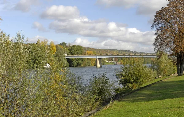 Les mureaux; frankreich - 16. september 2017: seine flußseite — Stockfoto