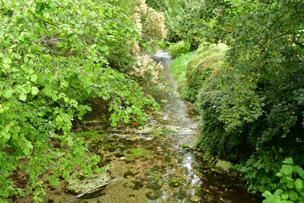 Fontaine sous Jouy; Frankrijk - augustus 8-2018: pittoreske landsca — Stockfoto