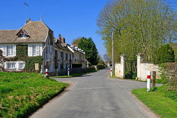 Boury en Vexin, France - april 3 2017 : picturesque village in s — Stock Photo, Image